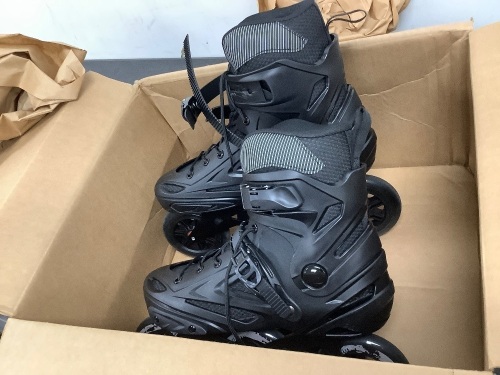 Pair of Roller Skates - Lot 10078