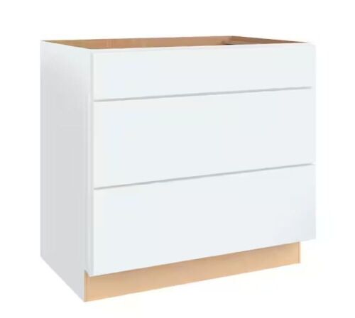 Hampton Bay Courtland 36 in. W x 24 in. D x 34.5 in. H Assembled Shaker Drawer Base Kitchen Cabinet in Polar White  - Lot 65