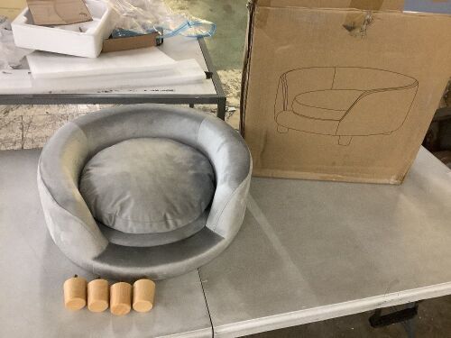 Small Pet Sofa - Lot 464