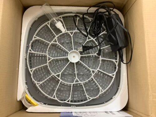 Sailnovo 24 Eggs Incubator with Automatic Egg Turning and Temperature Control Humidity Display - Lot 512