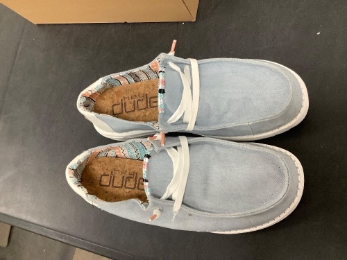 Womens Hey Dudes Size 9 - Lot 329