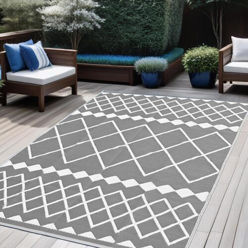 Outdoor Plastic Straw Area Rug, 8' x 10'  - Lot 583