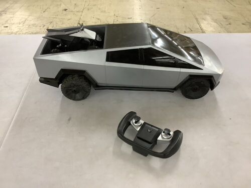 Remote Control Cyber Truck - Broken Front Axle - Lot 666