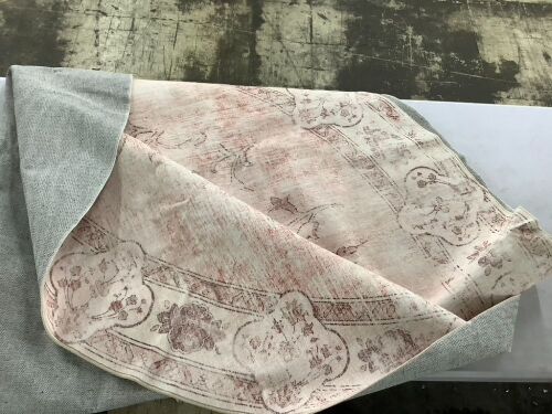 8' Round Rug  - Lot 102
