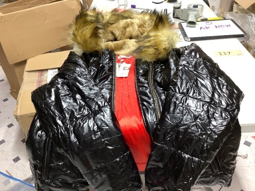 Womens xl fur trimmed zip front coat - Lot 117