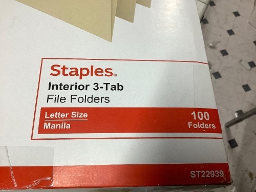 100 Staples Interior 3-TabFile Folders - Lot 221