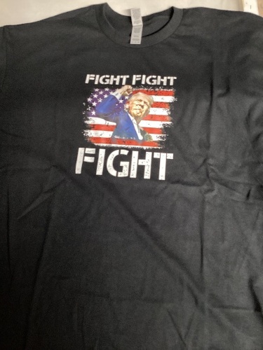 TRUMP t-shirt size XL tall - Lot 255