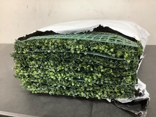 Boxwood Panels 12 Pack Grass Wall Panels 20 x 20in - Lot 654