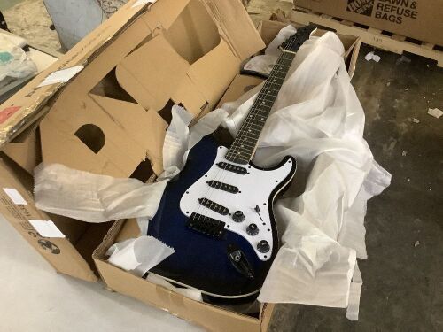 Beginner Electric Guitar Kit w/ Case, 10W Amp, Tremolo Bar - 39in - Lot 275