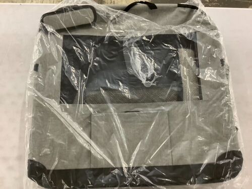 Veehoo Collapsible Pet Carrier  - Lot 360