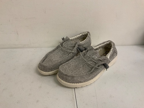 Hey Dudes for Men, Size 11, E-Comm Return - Lot 99