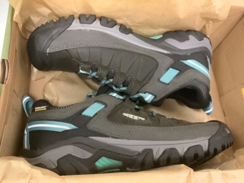 Keen Shoes for Women, Size 10, Appears New - Lot 257