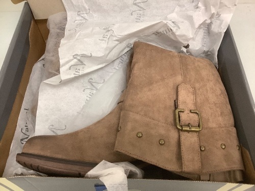 Natural Reflections Womens Boots, Size 9, Appears New - Lot 267