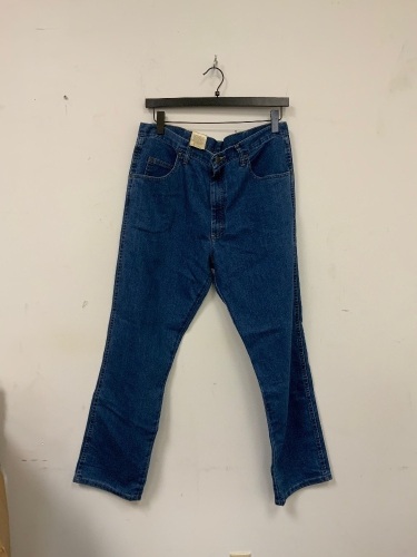 Wrangler Jeans for Men, 38/32, Appears New - Lot 336