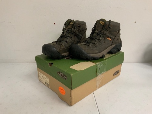 Keen Boots for Men, 9.5, E-Comm Return - Lot 347