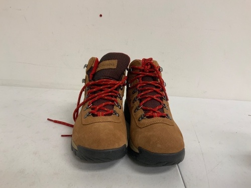 Columbia Womens Boots, Size 9, Appears New - Lot 693