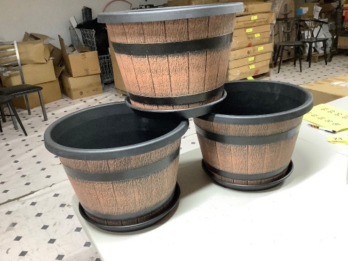 Set of 3 resin planters - Lot 72