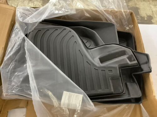 Floor Mats & Trunk Mat for Chevrolet Suburban - Lot 559