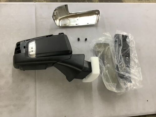 Passenger Right Side Door Mirror - Lot 690