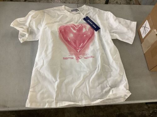 Aelfric Eden Love Balloon Graphic Tee, Medium - Lot 157