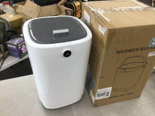Portable Bucket Towel Warmer Fits Up to Two 70"x80" Oversized Towels - Lot 319