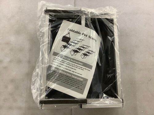 Foldable Pet Stairs, Supports up to 200lb  - Lot 475