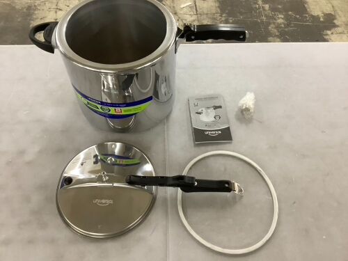 Universal 13.7 Quart Pressure Cooker - Lot 793