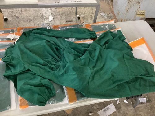 Lot of (19) Tonmild Womens Green Dress, Medium - Lot 144
