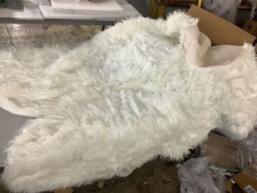 Faux Fur Rug, Approx 4' x 6'  - Lot 363