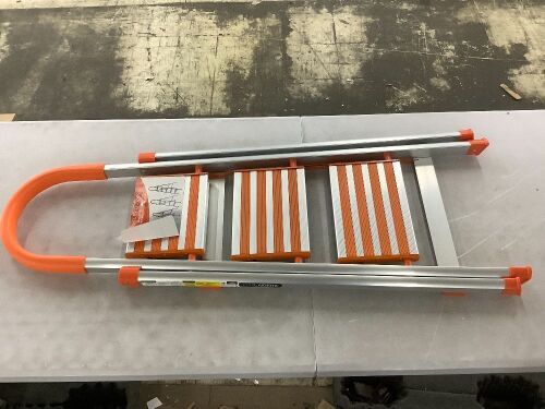 LuisLadders Aluminum Step Ladder  - Lot 474