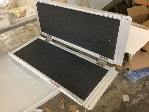 Folding Portable Wheelchair Ramp 3' - Lot 641