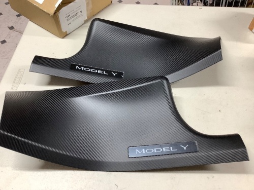 2 pcs. carbon fiber trim for Tesla model-y - Lot 88a