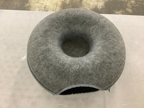 Cat Donut Tunnel Bed  - Lot 772