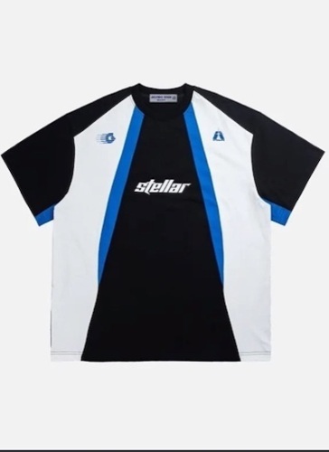 Aelfric Eden Colorblock Letter Print Raglan Tee, size large - Lot 87