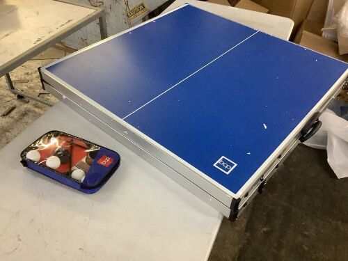 Portable Ping Pong Table Tennis Game Set - Missing a Screw for Hinge  - Lot 244