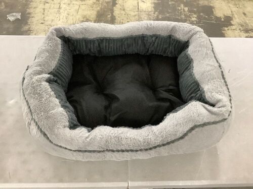 Small Pet Bed  - Lot 201