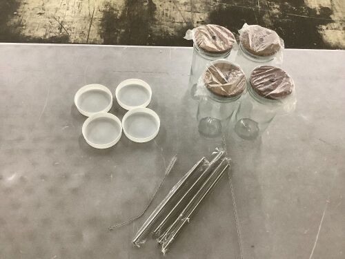 Glass Cups with Lids and Straws, 4 Pack  - Lot 290