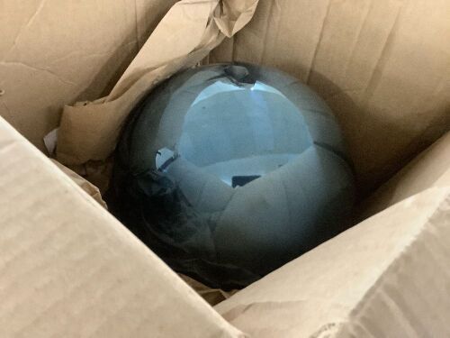 Gazing Ball - Lot 666