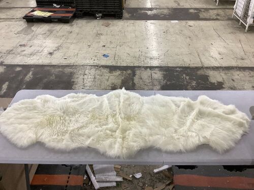 6' Faux Fur Rug  - Lot 834
