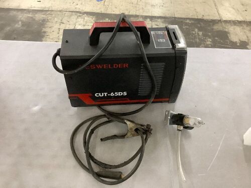 YESWELDER Plasma Cutting Machine 65Amp Non-High Frequency Non-Touch Arc Digital Screen Display DC Inverter 110/220V Dual Voltage  - Lot 577