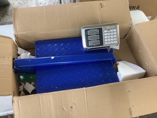 TUFFIOM 661lbs Weight Electronic Platform Scale  - Lot 386