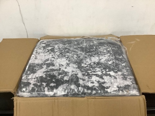 Black and white rug  - Lot 2934