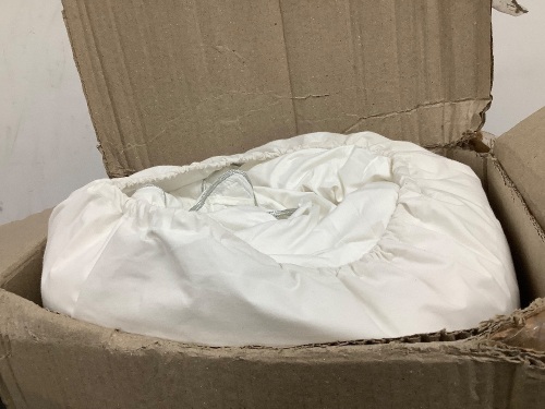 DWR Luxury King Comforter - Lot 2994