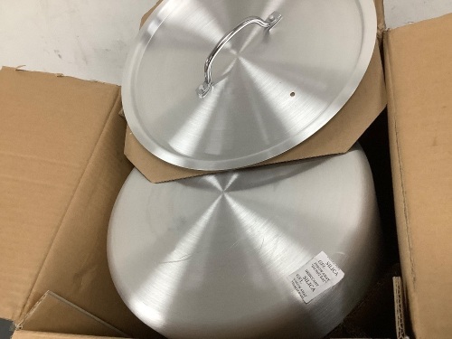 30 QT Pot With Strainer - Lot 3023