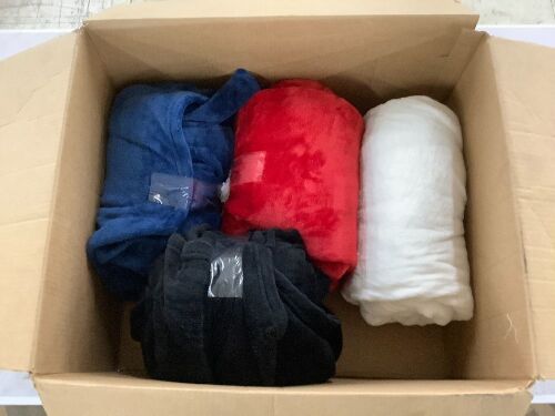 Lot of (4) Plush Robes - Lot 417