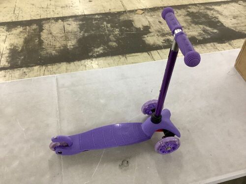 Kids Mini Kick Scooter Toy w/ Colorful Light-Up Wheels, Adjustable T-Bar - Missing Screw for Clamp - Lot 262