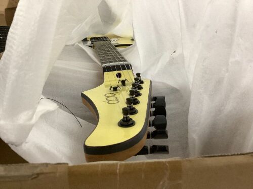 Beginner Electric Guitar Kit w/ Case, 10W Amp, Tremolo Bar - 39in      - Lot 756