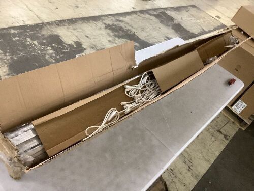 Barrina 8' LED Tube Light Fixture, 10 Pack  - Lot 392