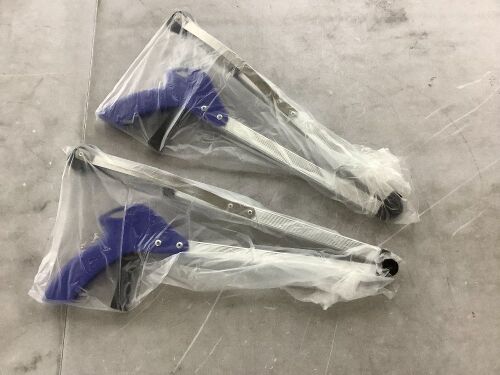 Lot of (2) Grabbers  - Lot 564
