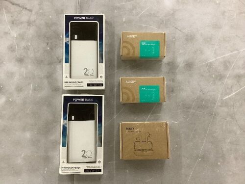 Lot of Small Electronics  - Lot 567
